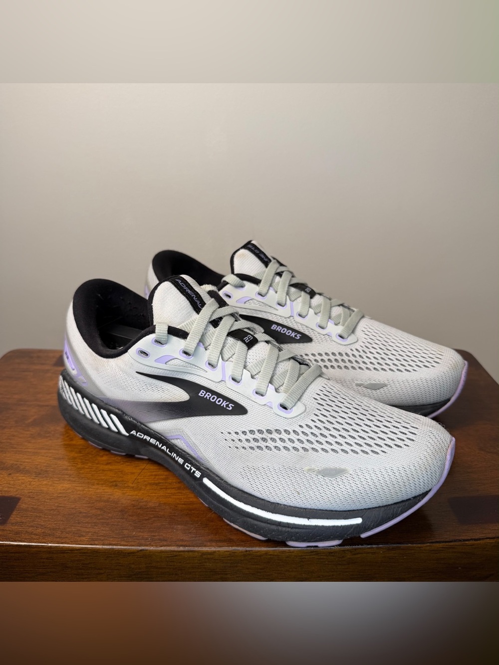 Brooks Adrenaline GTS 23 Women’s 9 Wide Grey Purple Running Shoes 1203811D039